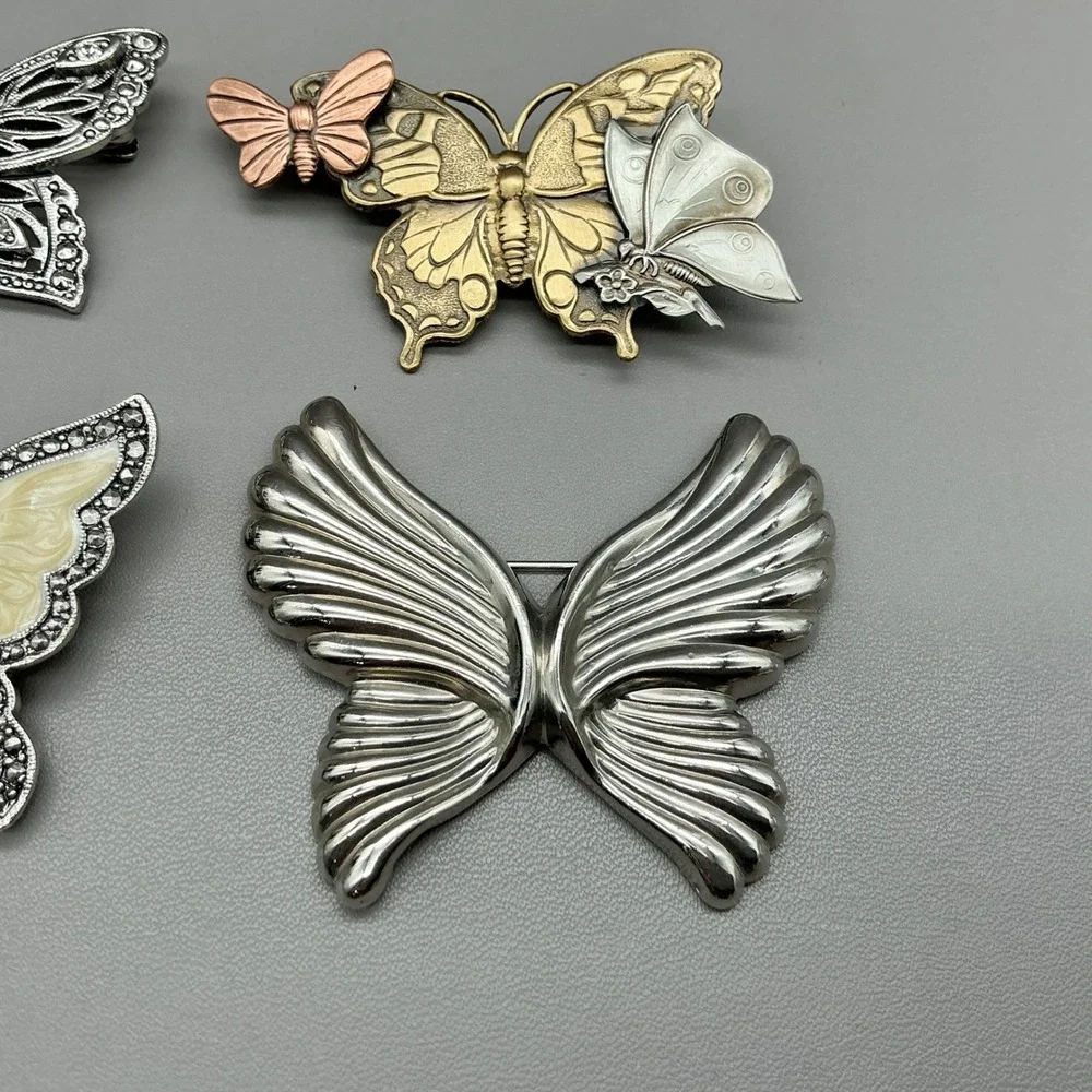 N/A butterfly brooch